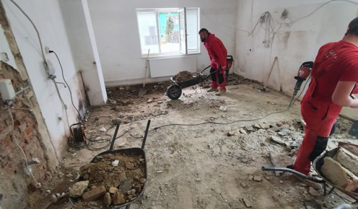 2. fotografia fotogalérie Začiatok rekonštrukcie zdravotného strediska v marci 2021