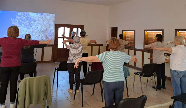 1. fotografia fotogalérie Rozvojový tím v akcii / Cvičenie pre seniorov - foto