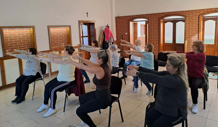 2. fotografia fotogalérie Rozvojový tím v akcii / Cvičenie pre seniorov - foto