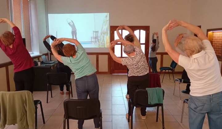 4. fotografia fotogalérie Rozvojový tím v akcii / Cvičenie pre seniorov - foto