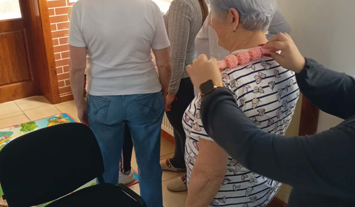 5. fotografia fotogalérie Rozvojový tím v akcii / Cvičenie pre seniorov - foto