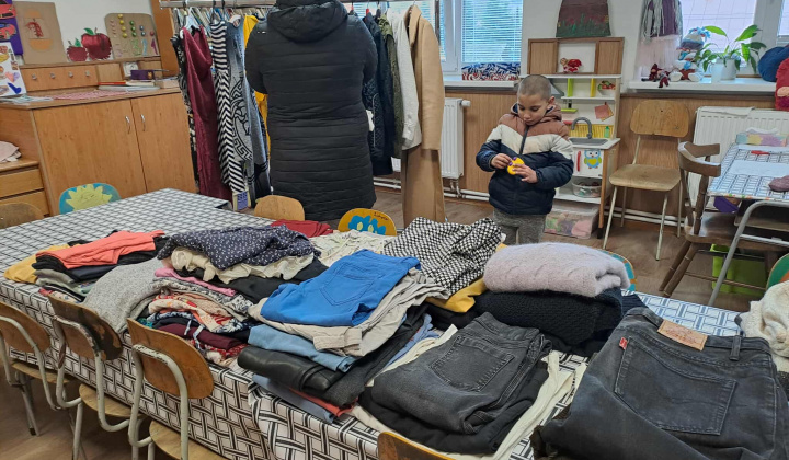 2. fotografia fotogalérie Rozvojový tím v akcii / Recykluj šatník – daruj oblečenie, podporte tých, ktorí to potrebujú  - foto
