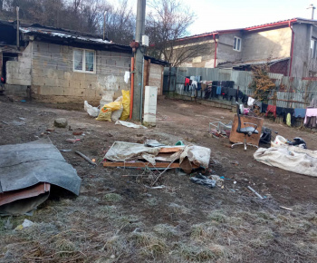 Rozvojový tím v akcii / Upratovanie domov a dvorov - foto