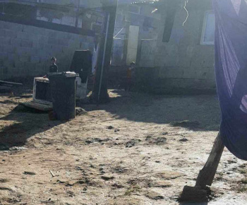 Rozvojový tím v akcii / Upratovanie domov a dvorov - foto