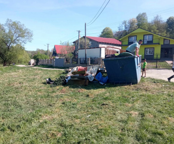 Rozvojový tím v akcii / Pre čistejší Bzenov - foto