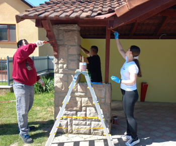 Rozvojový tím v akcii / Obnova zastávky - foto