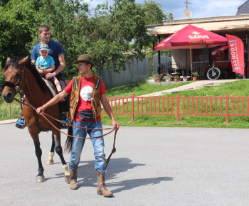 Rozvojový tím v akcii / Medzinárodný deň detí v Bzenove - foto