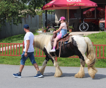 Rozvojový tím v akcii / Medzinárodný deň detí v Bzenove - foto