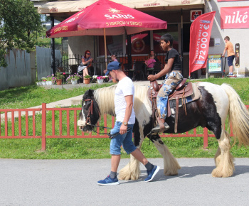 Rozvojový tím v akcii / Medzinárodný deň detí v Bzenove - foto