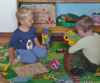 Rozvojový tím v akcii / Skrášľovanie Mami klubu - foto