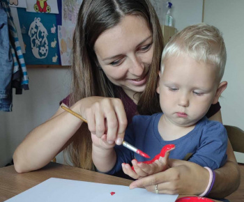 Rozvojový tím v akcii / Skrášľovanie Mami klubu - foto