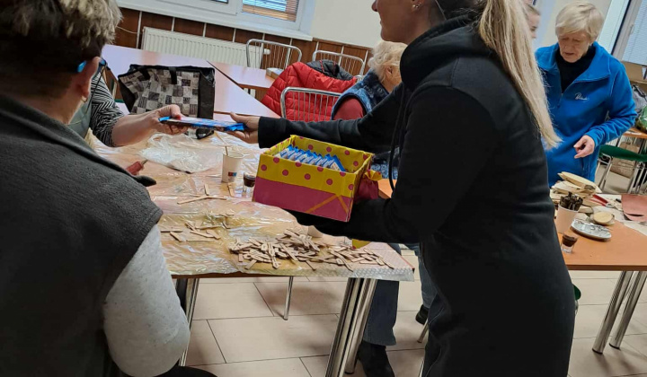 1. fotografia fotogalérie Rozvojový tím v akcii /  Malé prekvapenie pre našich seniorov - foto