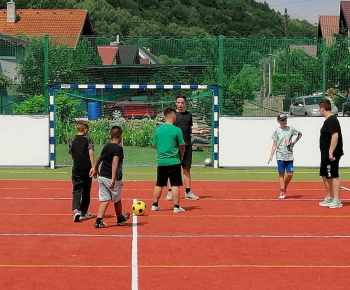 Rozvojový tím v akcii / Športové hry pre deti - foto