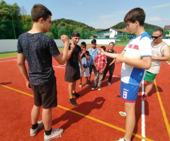 Rozvojový tím v akcii / Športové hry pre deti - foto