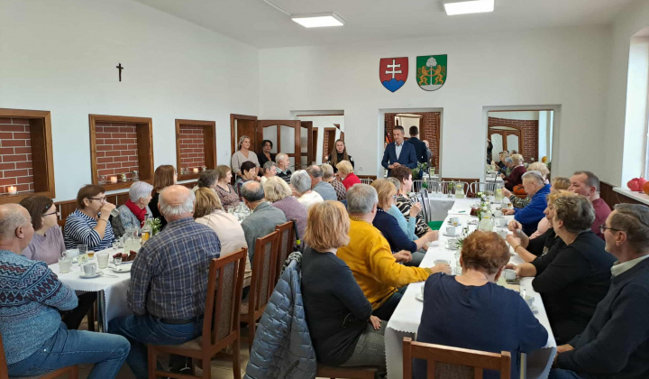 1. fotografia fotogalérie Rozvojový tím v akcii / Október patrí našim seniorom - foto