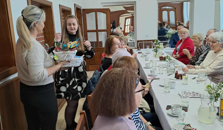 5. fotografia fotogalérie Rozvojový tím v akcii / Október patrí našim seniorom - foto
