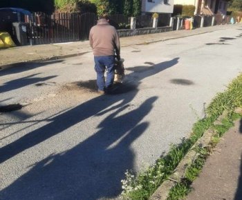 Rozvojový tím v akcii / Oprava cesty - foto