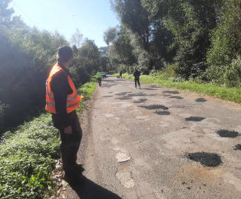 Rozvojový tím v akcii / Oprava cesty - foto