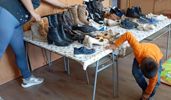 3. fotografia fotogalérie Rozvojový tím v akcii / Obuv pre školáka - foto