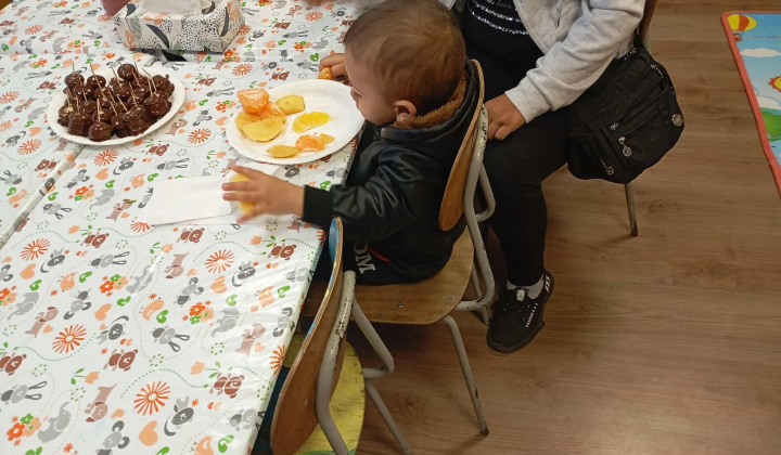 1. fotografia fotogalérie Rozvojový tím v akcii / Ovocná kuchyňa v Mami klube - foto