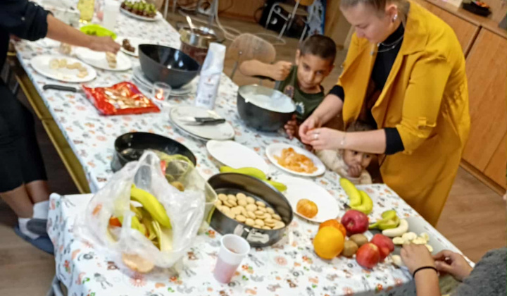 3. fotografia fotogalérie Rozvojový tím v akcii / Ovocná kuchyňa v Mami klube - foto