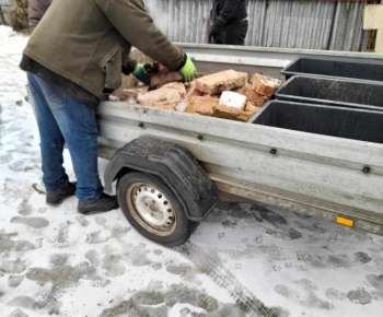 Rozvojový tím v akcii / Nový chodník k domu - foto