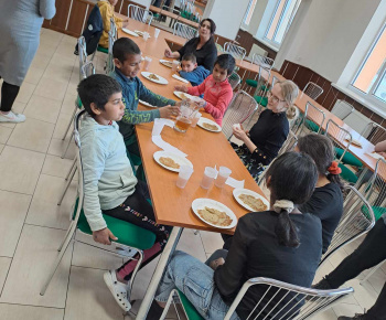 Rozvojový tím v akcii / Pečenie zemiakových placiek v MAMI klube - foto