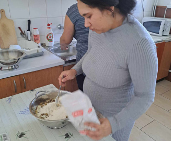 Rozvojový tím v akcii / Pečenie zemiakových placiek v MAMI klube - foto