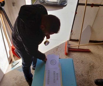 Rozvojový tím v akcii / Osadenie a výroba informačných značení v obci - foto