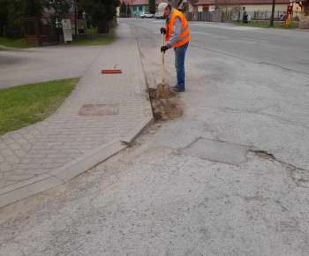 Rozvojový tím v akcii / Jarná údržba ciest - foto