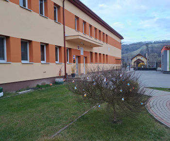 Rozvojový tím v akcii /  Veľkonočná výzdoba obce - foto