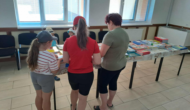 3. fotografia fotogalérie Rozvojový tím v akcii / Burza šatstva a kníh - foto