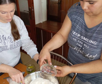 Rozvojový tím v akcii / Spoločné predveľkonočné pečenie - foto