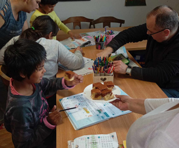 Rozvojový tím v akcii / Spoločné predveľkonočné pečenie - foto