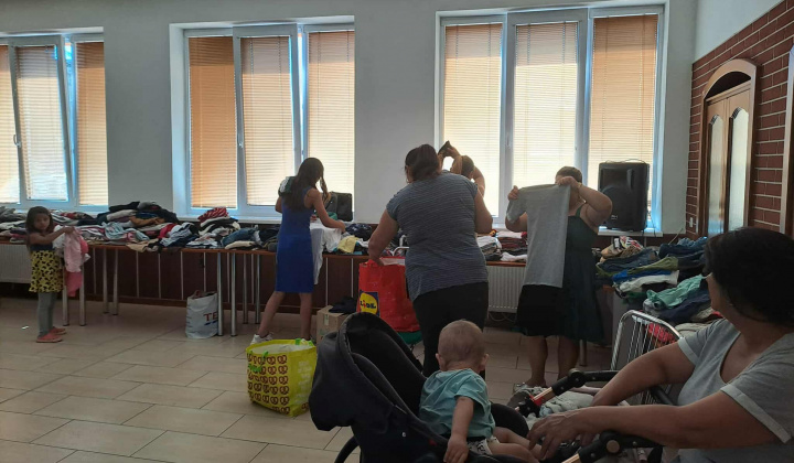 7. fotografia fotogalérie Rozvojový tím v akcii / Burza šatstva a kníh - foto
