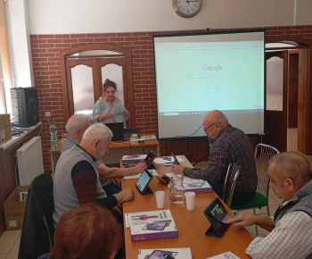 Rozvojový tím v akcii / Digitálni seniori v Bzenove - foto