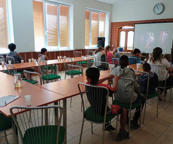 Rozvojový tím v akcii / Filmové dopoludnie: Cesta do ríše pierok - foto