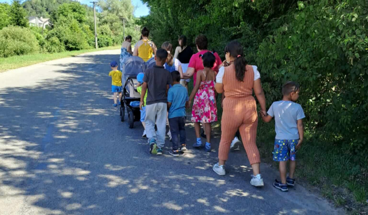 1. fotografia fotogalérie Rozvojový tím v akcii / Kočíková prechádzka – spoločné chvíle v prírode  - foto