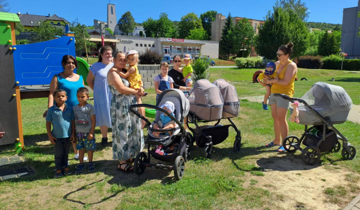 3. fotografia fotogalérie Rozvojový tím v akcii / Kočíková prechádzka – spoločné chvíle v prírode  - foto