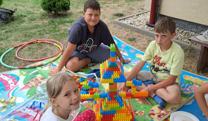 4. fotografia fotogalérie Rozvojový tím v akcii / Piknik plný radosti a priateľstva - foto