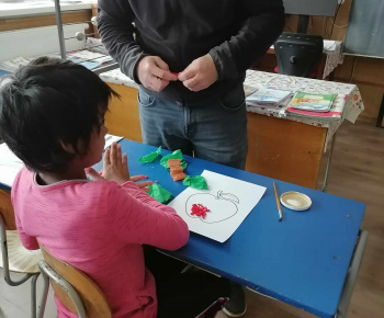 Rozvojový tím v akcii /  Obrázky z krepového papiera – Kreatívne vzdelávanie! - foto