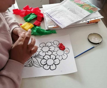 Rozvojový tím v akcii /  Obrázky z krepového papiera – Kreatívne vzdelávanie! - foto