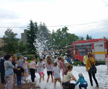 Rozvojový tím v akcii / Medzinárodný deň detí v Bzenove - foto