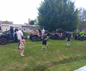 Rozvojový tím v akcii / Medzinárodný deň detí v Bzenove - foto