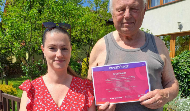 2. fotografia fotogalérie Rozvojový tím v akcii / Osvedčenia o absolvovaní kurzu „Digitálni seniori“  - foto