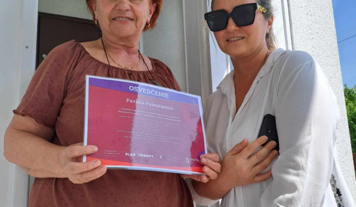 4. fotografia fotogalérie Rozvojový tím v akcii / Osvedčenia o absolvovaní kurzu „Digitálni seniori“  - foto