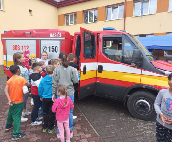 Rozvojový tím v akcii / Medzinárodný deň detí v Bzenove - foto