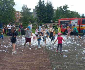 Rozvojový tím v akcii / Medzinárodný deň detí v Bzenove - foto