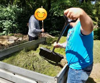 Rozvojový tím v akcii / Starostlivosť o obecný cintorín - foto