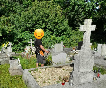 Rozvojový tím v akcii / Starostlivosť o obecný cintorín - foto